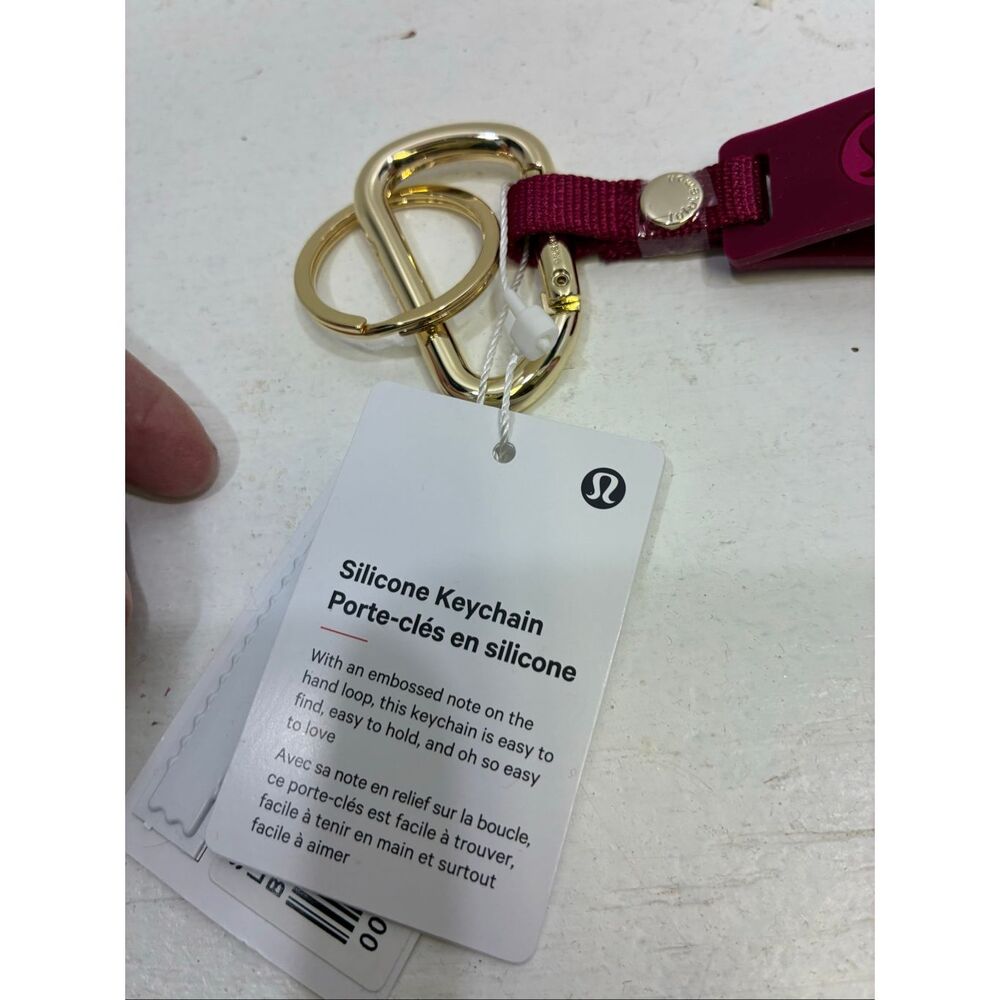 Lululemon NWT Silicone Keychain in Magenta with Gold Hardware OS - Picture 2 of 3